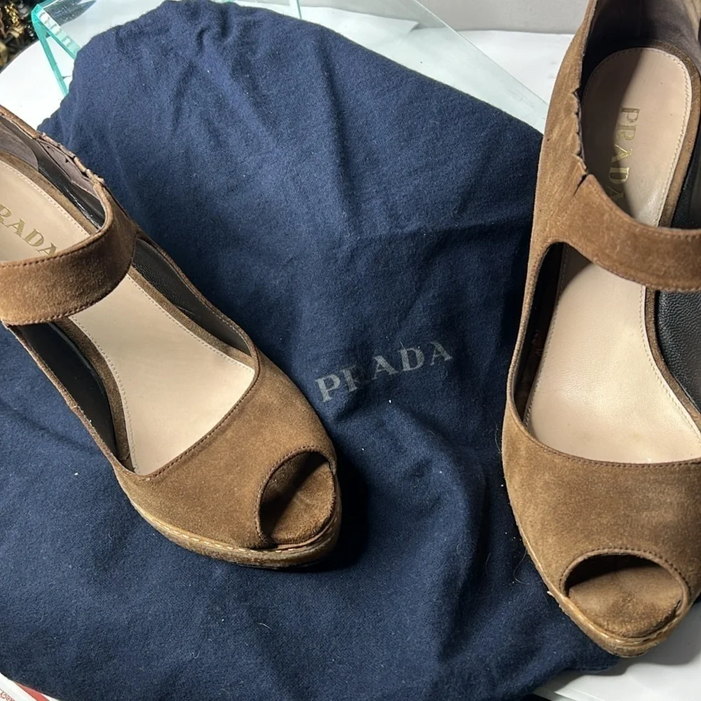 PRADA Sz 40 Brown Suede Rubber Platform Peep Toe Elastic Mary Jane 3.5” Heels